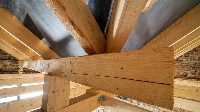 tetto costruito in legno
